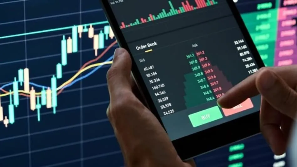 6922cbede48f7-stock-market-114613351-16x9