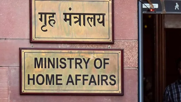 New Delhi :अब विदेशियों पर होगी कड़ी नजर, गृह मंत्रालय ने बदल डाले इमिग्रेशन के नियम