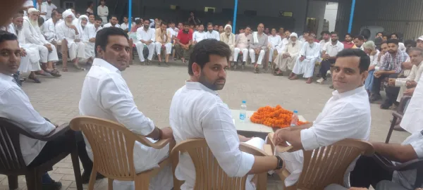 Tawdu Nuh News: सहसौला में युवा कांग्रेस नेता शाहीन शम्स ने की ‘चाय चौपाल’, युवाओं और स्थानीय लोगों से सीधा संवाद