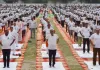 Palwal News : केंद्रीय मंत्री कृष्णपाल गुर्जर ने पलवल में जिला स्तरीय योग दिवस कार्यक्रम में किया योगाभ्यास