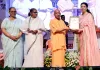 Uttar Pradesh: मेधावियों के सम्मान में तालियों से गूंजा सभागार, गर्व से दमके अभिभावकों के चेहरे