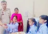Palwal News : छात्राओं ने पुलिस कर्मियों को रक्षासूत्र बांधकर रक्षाबंधन पर्व मनाया