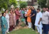 Faridabad News : योग शिविर के दूसरे दिन स्वर्गीय संजय दुआ की स्मृति में 25 पौधों का रोपण