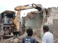 Kaithal News: 3 नशा तस्करों के 3 मकानों पर चला प्रशासन का बुलडोजर , भारी संख्या में पुलिस बल पहुंचा