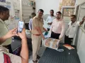 Palwal News : स्वास्थ्य विभाग की टीम ने अवैध क्लीनिक पर की छापेमारी, बिना डिग्री क्लीनिक संचालक आरोपी गिरफ्तार
