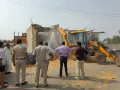 Mewat/Tawdu News: तावडू में 6 एकड़ में विकसित तीन अवैध कॉलोनियों पर चला बुलडोजर, अवैध निर्माण किए ध्वस्त