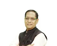अपने ही बुने जाल-जंजाल में उलझता जा रहा है इंसान: संजय मग्गू