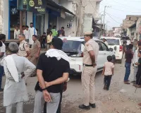 Nuh Mewat News: तावडू में सुरक्षा और भाईचारे के लिए सड़कों पर उतरी पुलिस, डीएसपी अभिमन्यु लोहान की अगुवाई में निकाला गया फ्लैग मार्च।