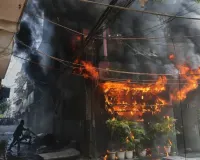 दिल्ली: मालवीय नगर में होटल में भीषण आग, 40 से ज्यादा लोग फंसे  
