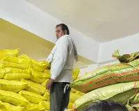 Rewari News: किसानों ने कम खाद देने का आरोप लगाया, अधिकारियों का दी शिकायत, टीम ने सेंपल लेकर लैब भेजे 