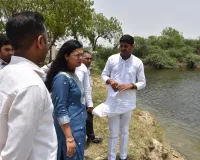 Nuh Mewat News: अतिरिक्त उपायुक्त ज्योति ने खेड़ला गांव में आंगनबाड़ी केंद्र, जोहड़ एवं कचरा संग्रहण केंद्र का किया निरीक्षण