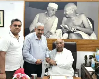 Gurugram News: कांग्रेस के राष्ट्रीय अध्यक्ष खरगे से मिले पूर्व मंत्री सुखबीर कटारिया और यूथ प्रदेशाध्यक्ष निशित 