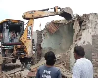 Kaithal News: 3 नशा तस्करों के 3 मकानों पर चला प्रशासन का बुलडोजर , भारी संख्या में पुलिस बल पहुंचा