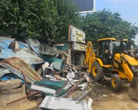 Gurugram News: सेक्टर-42 में एचएसवीपी की सरकारी भूमि पर अतिक्रमण के विरुद्ध जीएमडीए की बड़ी कार्रवाई