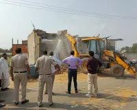 Mewat/Tawdu News: तावडू में 6 एकड़ में विकसित तीन अवैध कॉलोनियों पर चला बुलडोजर, अवैध निर्माण किए ध्वस्त