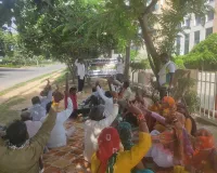 Gurugram News: गुरुग्राम में सफाई कर्मचारियों की हड़ताल जारी, सड़कों पर बढ़ते कूड़े से बिगड़ी स्थिति