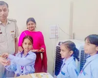 Palwal News : छात्राओं ने पुलिस कर्मियों को रक्षासूत्र बांधकर रक्षाबंधन पर्व मनाया