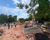 Gurugram News: नौरंगपुर में अवैध झुग्गियों पर चला नगर निगम का बुलडोजर, 50 जमींदोज 