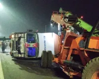 Palwal Hodal News: ट्रक पलटने से ट्रक के नीचे दबे बाइक सवार दो युवकों की मौत