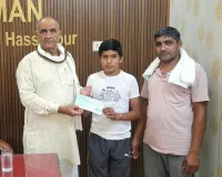 Palwal News: मुख्यमंत्री किसान एवं खेतीहर मजदूर जीवन सुरक्षा योजना के तहत प्रधान की गई 1.25 लाख रुपए की सहायता