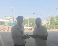 Gurugram News: सड़क पर मिला मोबाइल पुलिसकर्मी ने मालिक को लौटाया