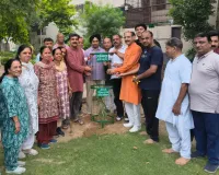 Faridabad News : योग शिविर के दूसरे दिन स्वर्गीय संजय दुआ की स्मृति में 25 पौधों का रोपण