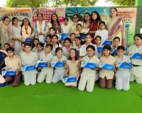 Palwal News : पीएम श्री राजकीय कन्या वरिष्ठ माध्यमिक विद्यालय अलावलपुर में मदर टेरेसा सर्विस क्लब द्वारा बच्चों को जूते वितरित किए