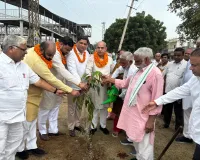 Faridabad News : सेवा और संकल्प अभियान के तहत अनाज मंडी में चला सफाई व पौधारोपण अभियान