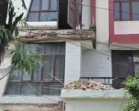 Gurugram News: सुशांत लोक-3 में भरभराकर गिरे तीन मंजिलों के छज्जे, मकान मालिक समेत दो घायल