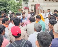 Nuh Mewat/ Firozpur Jhirka News: नपा प्रशासन ने पुलिसबल की सहायता से उठवाया कूड़ा, बिफरे हड़ताली कर्मचारी