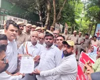 Rewari News: सफाई कर्मियों के समर्थन में भीम आर्मी ने प्रदर्शन किया 