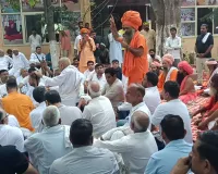 Gurugram News: बालकनाथ मंदिर व गोशाला तोड़े जाने के विरोध में हुई महापंचायत, आज डीसी से मिलकर ज्ञापन सौंपेंगे