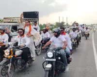 Narnaul News: बाइक पर सवार होकर यात्रा में शामिल हुईं डॉ. अर्चना गुप्ता