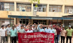 Faridabad News : एग्री डिस्कॉम, स्मार्ट मीटरिंग व समानांतर लाइसेंस प्रणाली के खिलाफ बिजली कर्मियों ने किए प्रदर्शन