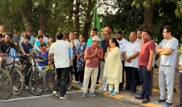 Faridabad news विश्व साइकिल दिवस के उपलक्ष्य में आयोजित साइकिल रैली को महापौर प्रवीण बत्रा जोशी ने दिखाई हरी झंडी
