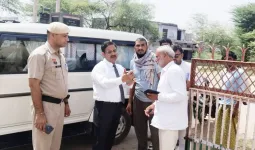 Firozpur jhirka news: एसडीएम लक्ष्मीनारायण ने विशेष गहन पुनर्निरीक्षण अभियान का लिया जायजा