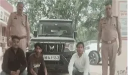 Gurugram News : बोलेरो के बोनट पर बैठकर स्टंट करने के तीन आरोपी गिरफ्तार 
