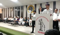 Rewari News: वकीलों का धरना खत्म, शुक्रवार को अपने वकालत काम पर लौटेंगे 