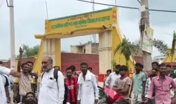 Kaithal Pundari News: ढांड में अध्यापक पर छात्रा से छेड़छाड़ के आरोप, परिजनों ने स्कूल में किया हंगामा