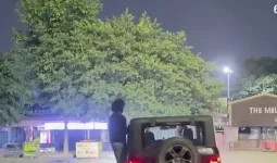 Tawdu Nuh News: तावडू अनाज मंडी में थार पर चढ़कर शराब पीते युवक ने मचाया हुड़दंग, तेज म्यूजिक और गाली-गलौज पर गिरफ्तार