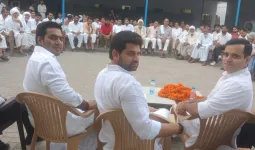Tawdu Nuh News: सहसौला में युवा कांग्रेस नेता शाहीन शम्स ने की ‘चाय चौपाल’, युवाओं और स्थानीय लोगों से सीधा संवाद