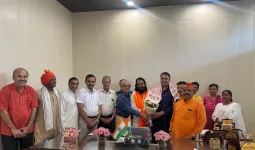 Faridabad News : आर्य केन्द्रीय सभा द्वारा योगिराज डॉ. ओमप्रकाश महाराज एवं डॉ. संदीप योगाचार्य का स्वागत