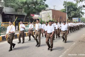 राष्ट्रीय स्वयंसेवक संघ ने किया पथ संचलन 