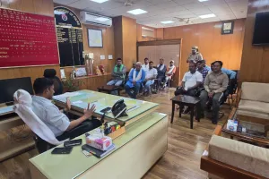 पुलिस अधीक्षक हांसी की पहल: यातायात व्यवस्था सुधारने के लिए ई-रिक्शा व ट्रक यूनियन के साथ अहम बैठक, नियमों के कड़ाई से पालन के निर्देश