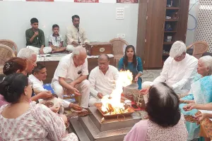 Faridabad News : दुखों का मूल कारण नास्तिकता: स्वामी सच्चिदानन्द महाराज