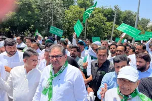Panchkula News: इंडियन नेशनल लोकदल ने बाहरी लोगों को भर्ती करने के विरोध मे एचपीएससी कार्यालय के सामने ने किया जोरदार प्रदर्शन 