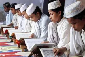 Lucknow News: मदरसा बोर्ड के मेधावियों को योगी सरकार करेगी सम्मानित, टॉप-3 छात्रों को मिलेगा टैबलेट