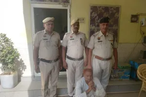नूंह पुलिस ने दो हजार रुपये के इनामी आरोपी कासम निवासी सौंख को नूंह की खोरी चौकी पुलिस ने दबोचा ।