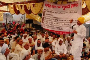 Hansi Hisar news: पानी-बिजली की मांग को लेकर चानौत गांव का धरना छठे दिन भी जारी, धरने पर पहुंचे आप नेता राजेंद्र सोरखी 