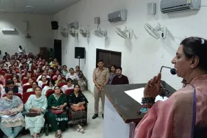 Kurukshetra News: कार्यालय में गठित कमेटियां यौन उत्पीडऩ से संबंधित मामले की निष्पक्षता और समयबद्घ तरीके से करें जांच: रेणू भाटिया